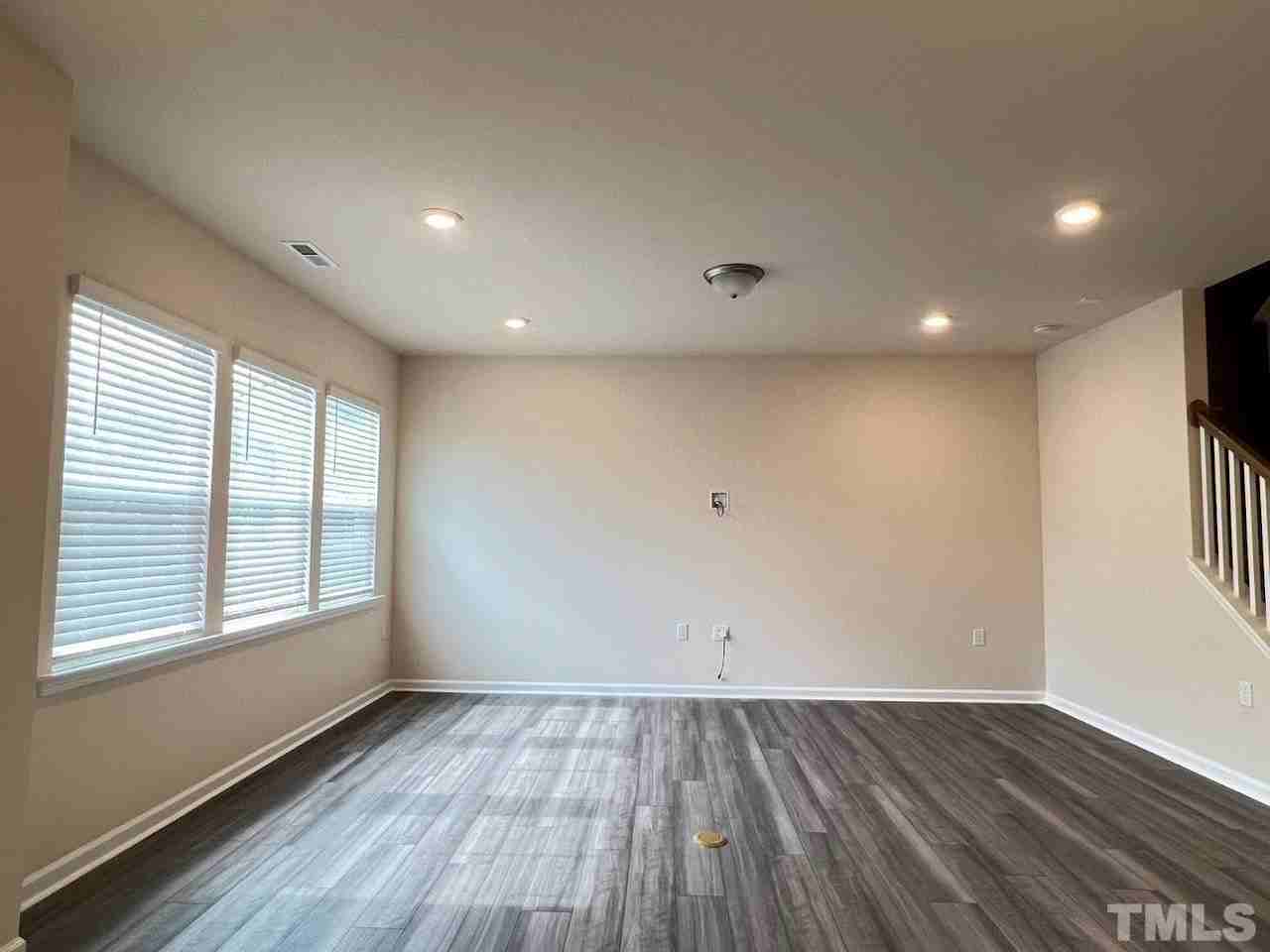 4812 Trikala Ave - Photo 7 of 15