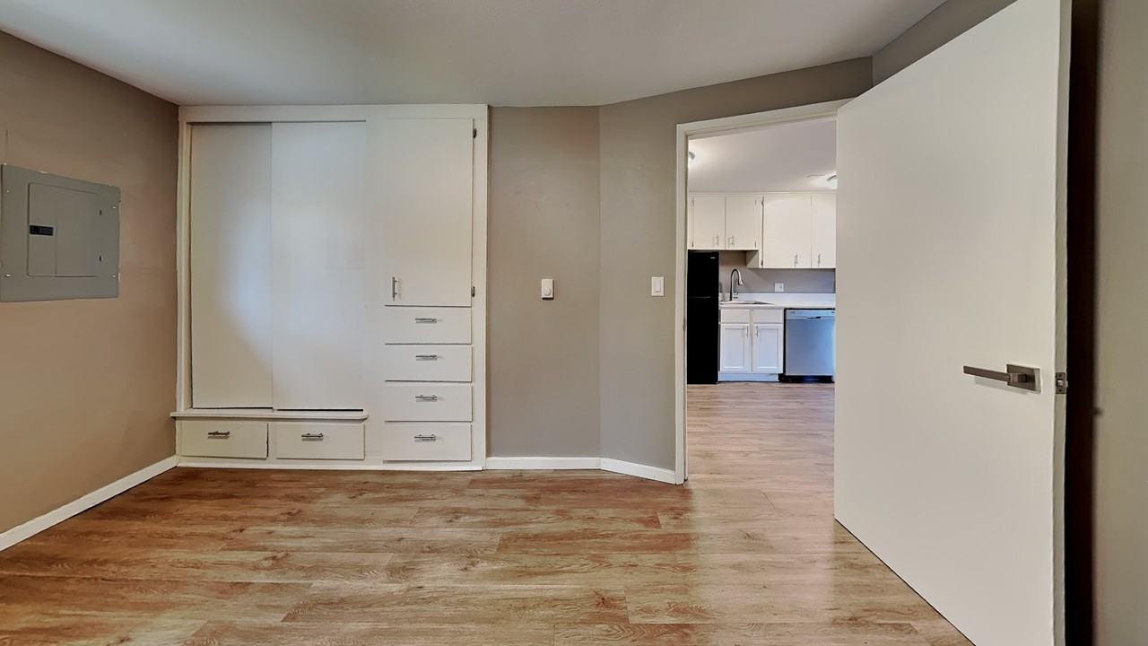 102 Summit Ave N #8 - Photo 6 of 19