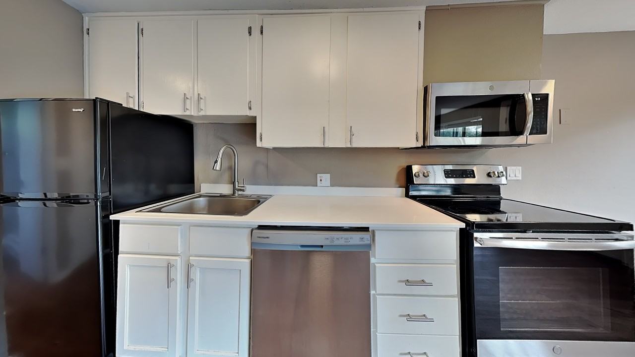 102 Summit Ave N #11 - Photo 2 of 17