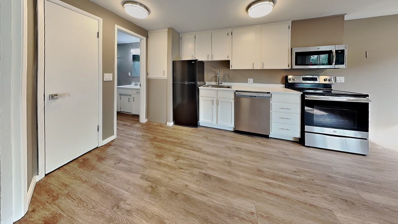 102 Summit Ave N #11 - Photo 5 of 17