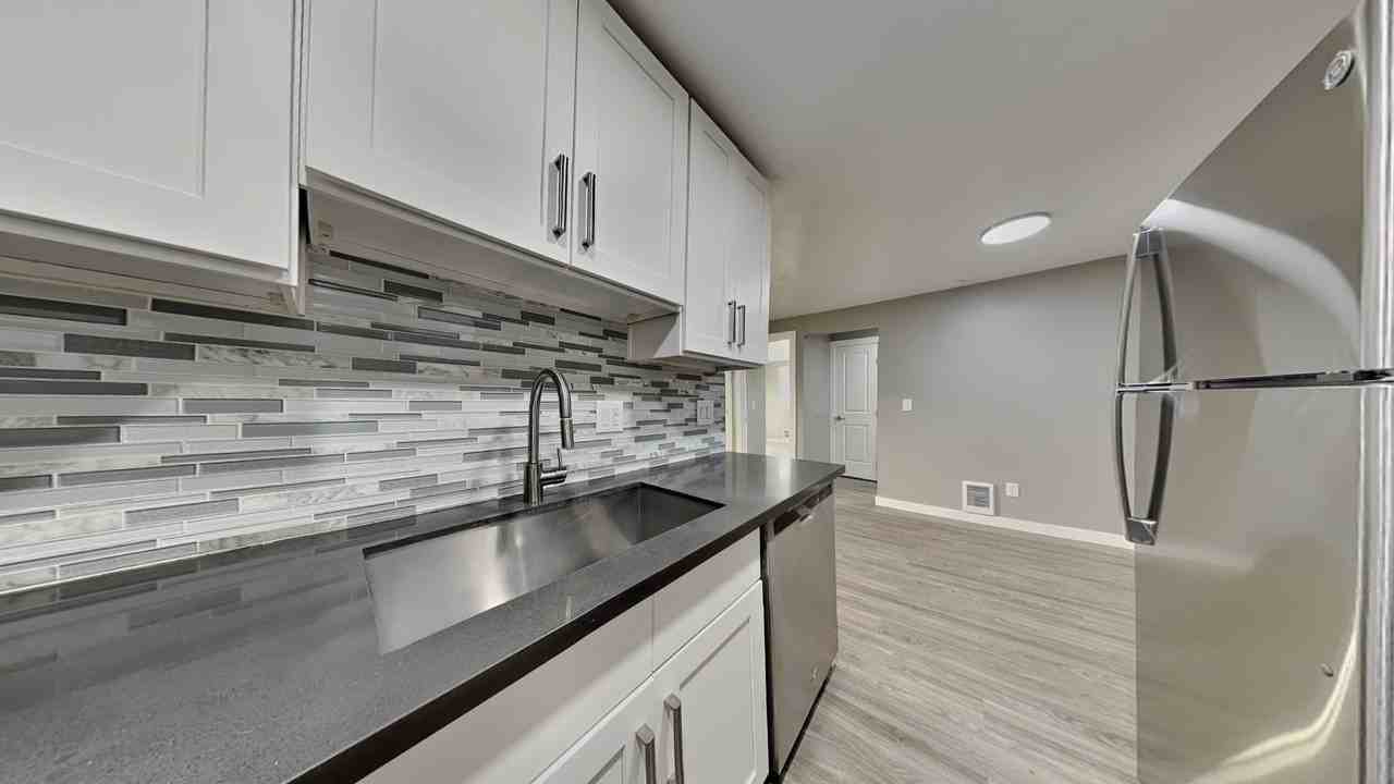 1105 S Woodlawn St #1 - Photo 4 of 19