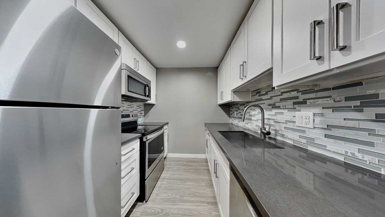 1105 S Woodlawn St #1 - Photo 2 of 19