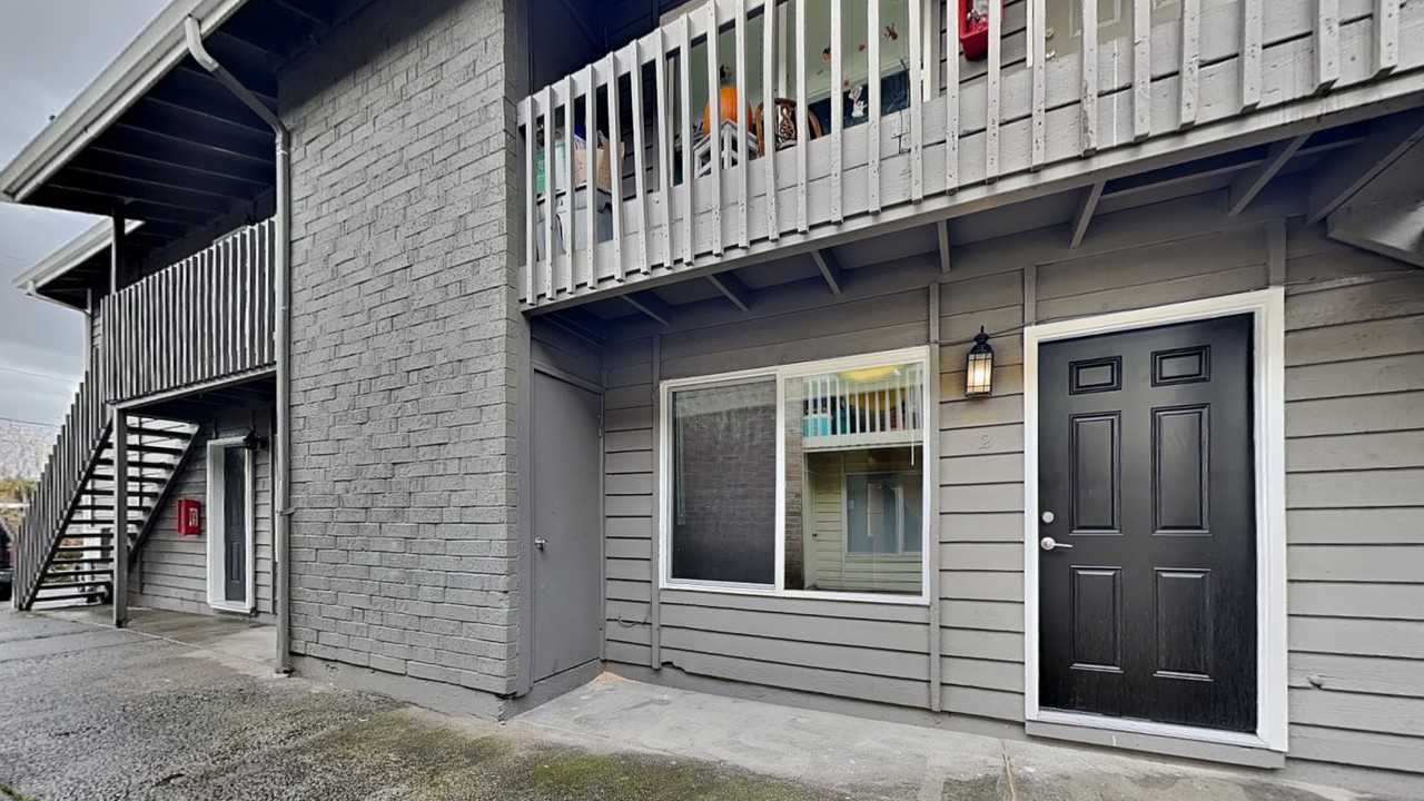 1105 S Woodlawn St #1 - Photo 3 of 19