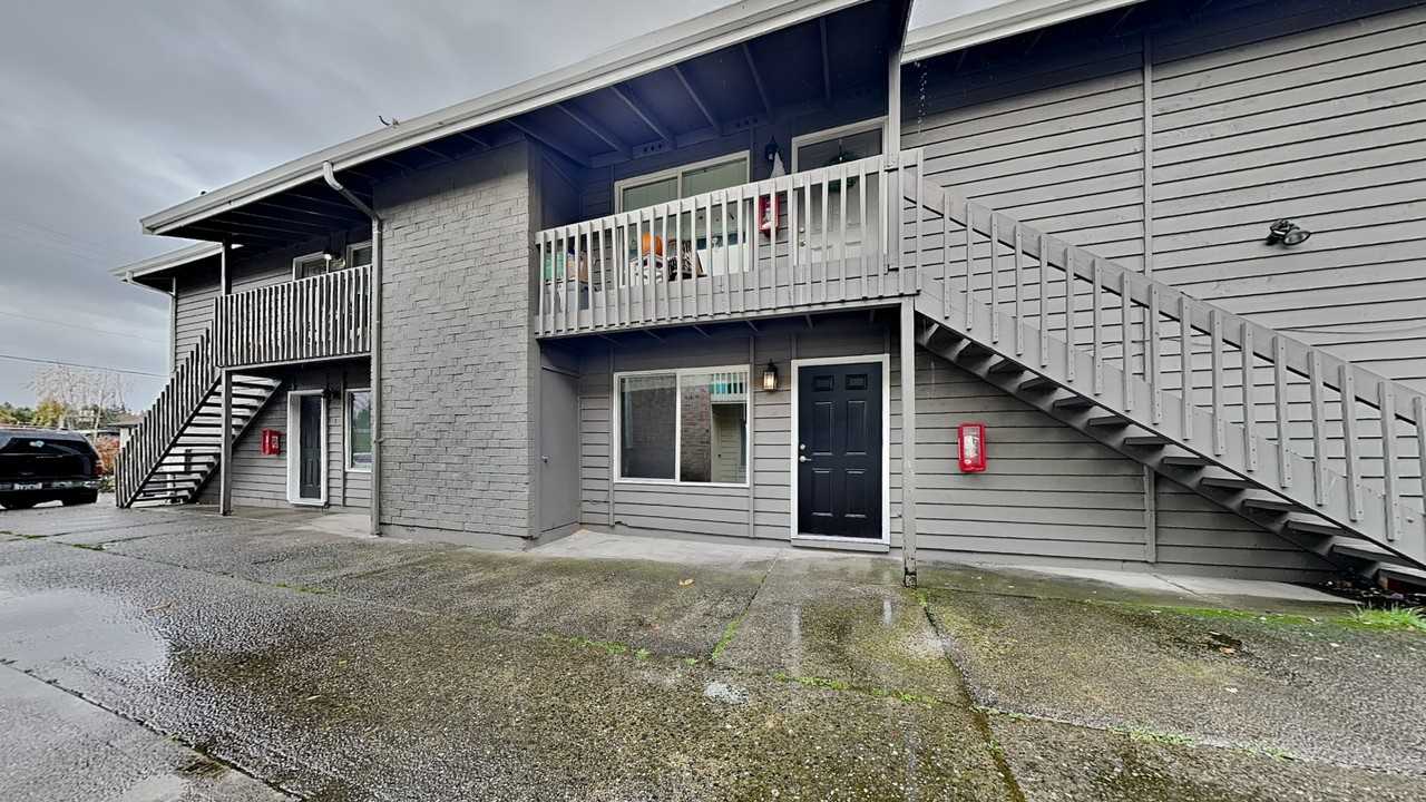 1105 S Woodlawn St #2 - Photo 6 of 18