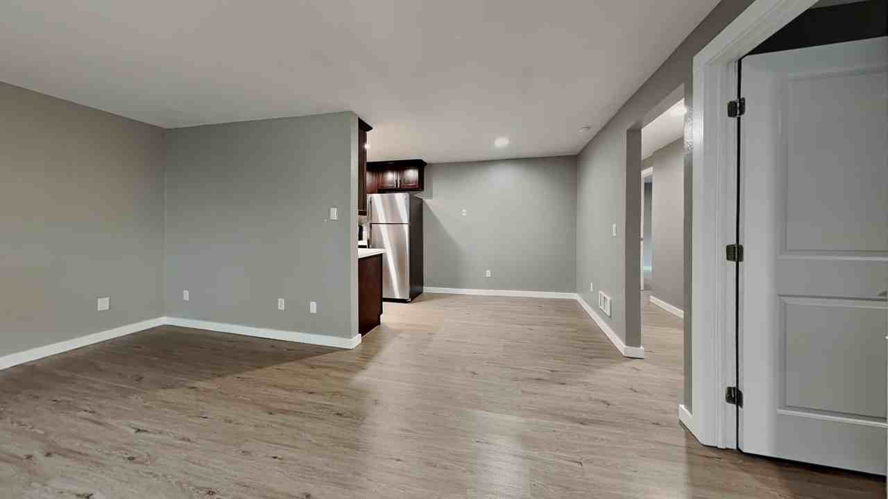 1105 S Woodlawn St #2 - Photo 5 of 18