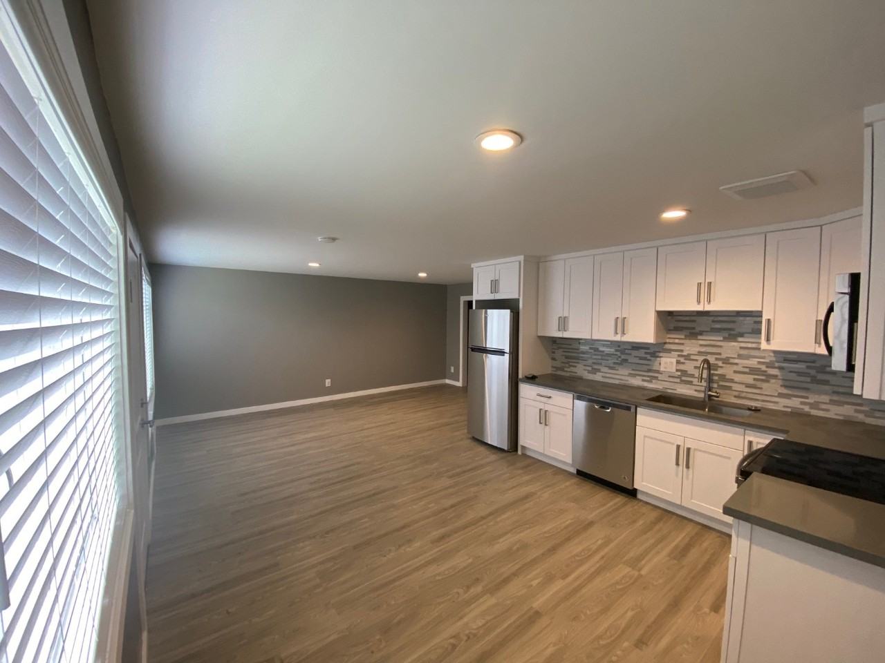 7132 47th Ave Sw #4 - Photo 2 of 18