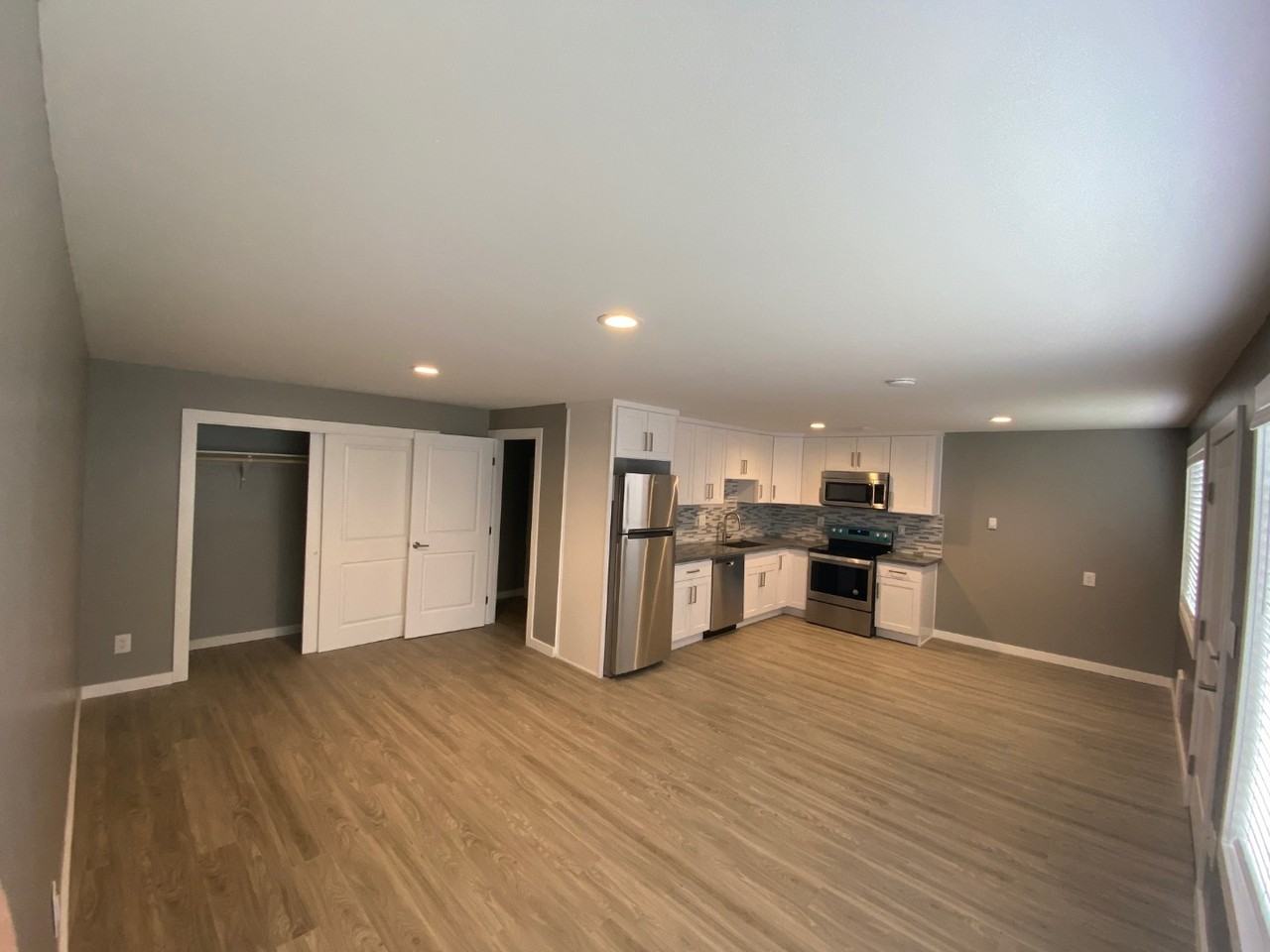 7132 47th Ave Sw #4 - Photo 4 of 18