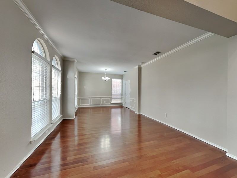 8104 Steamers Ln - Photo 3 of 22