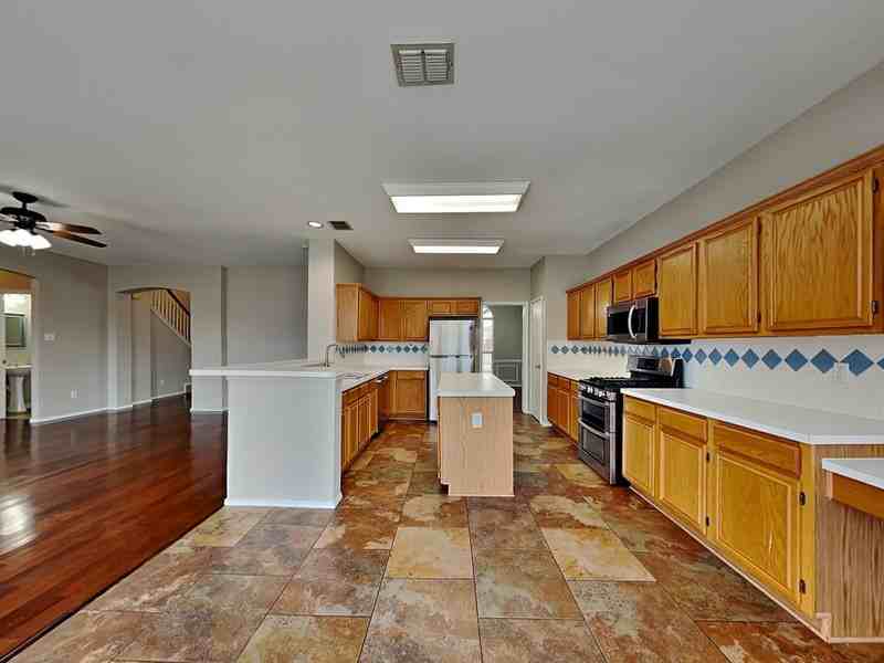 8104 Steamers Ln - Photo 6 of 22