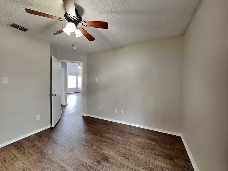 8104 Steamers Ln - Photo 7 of 22