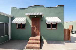 featured image of 727 E 81st St