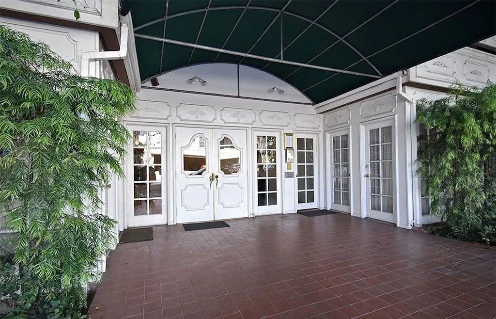 8550 Holloway Dr ##101 - Photo 2 of 14