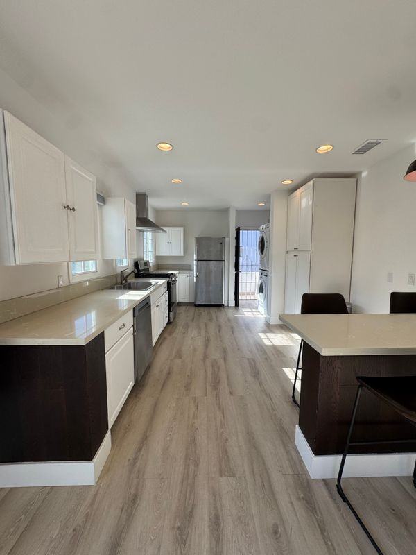 1339 S Mansfield Ave - Photo 5 of 11