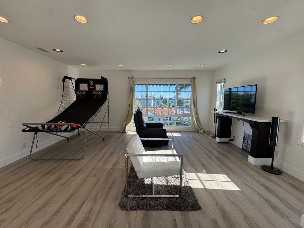 1339 S Mansfield Ave - Photo 6 of 11