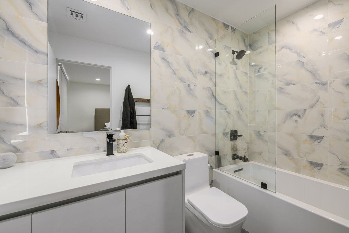 1426 N Sycamore Ave - Photo 4 of 22