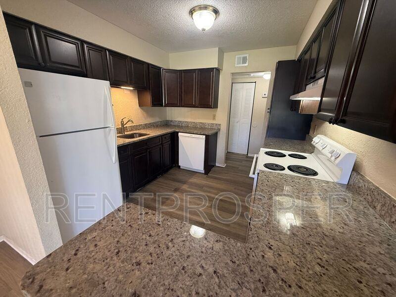 4411 S Semoran Blvd #5 - Photo 3 of 19