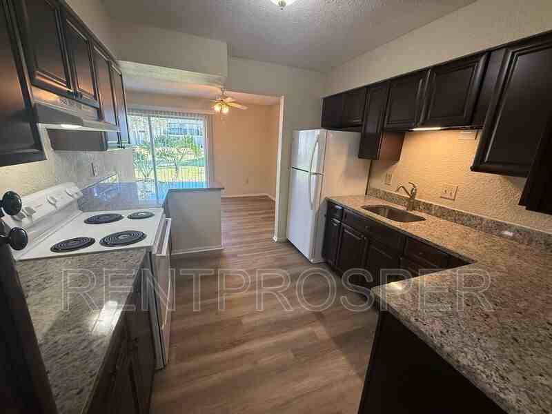 4411 S Semoran Blvd #5 - Photo 4 of 19