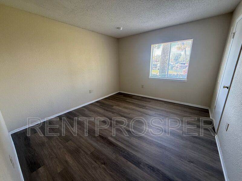 4411 S Semoran Blvd #5 - Photo 6 of 19