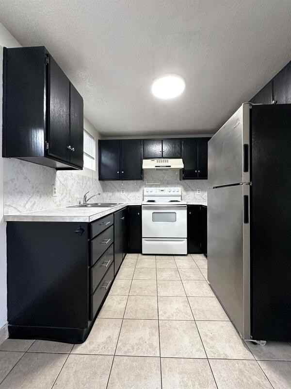 305 Se #102 - Photo 4 of 9