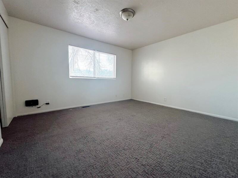 305 Se #102 - Photo 7 of 9