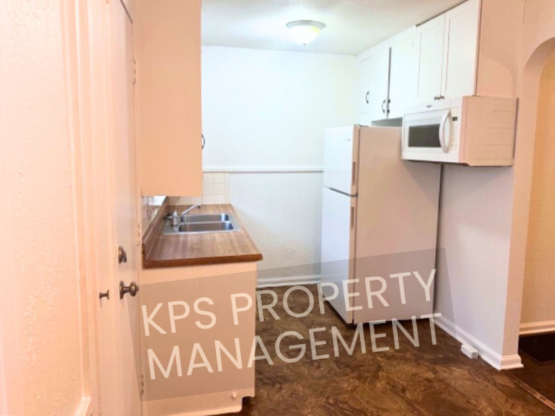 708 S Ida St - Photo 6 of 8