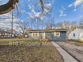 featured image of 405 E Culton St