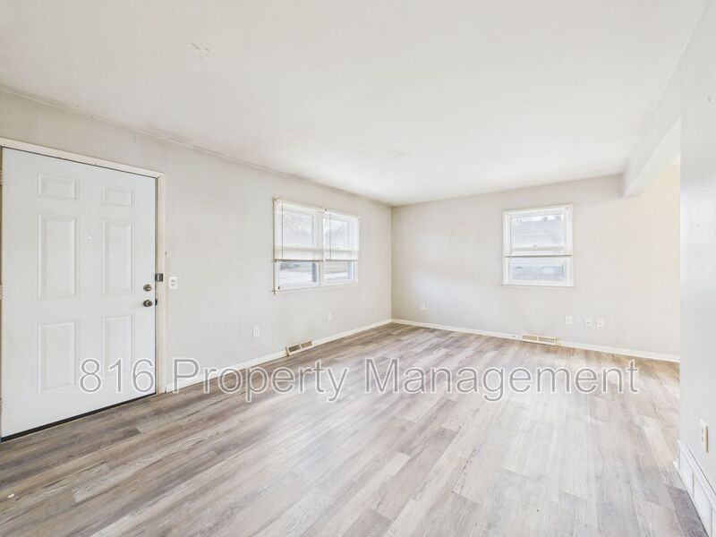 405 E Culton St - Photo 4 of 22