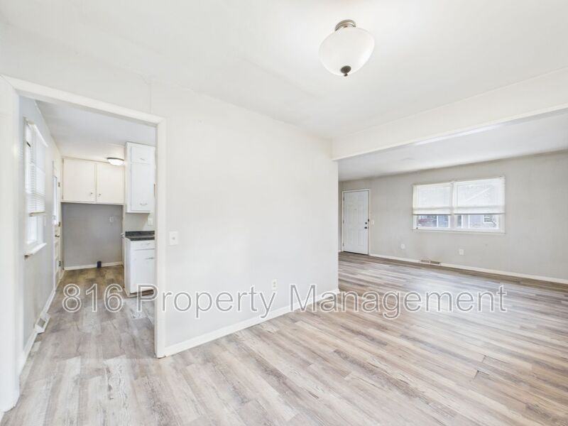 405 E Culton St - Photo 6 of 22