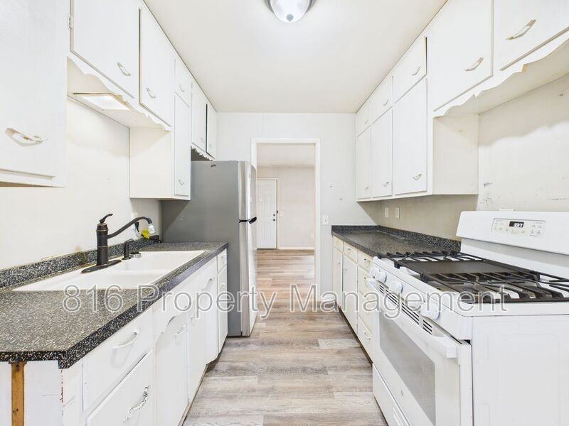 405 E Culton St - Photo 7 of 22