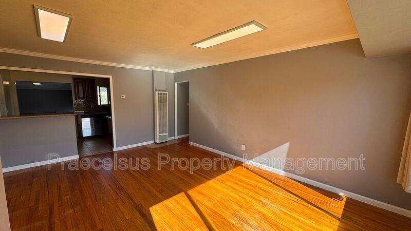 37 E J St - Photo 3 of 23