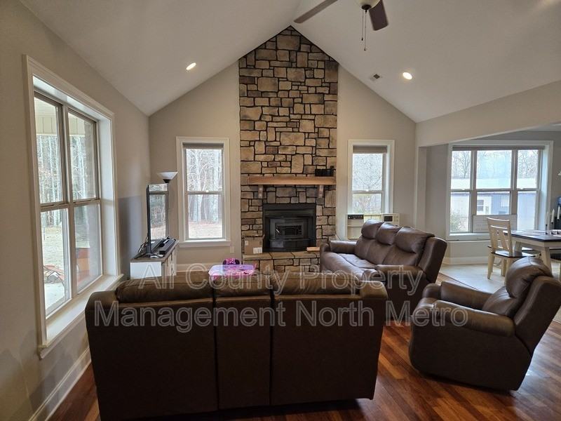 2068 Corinth Rd - Photo 5 of 44