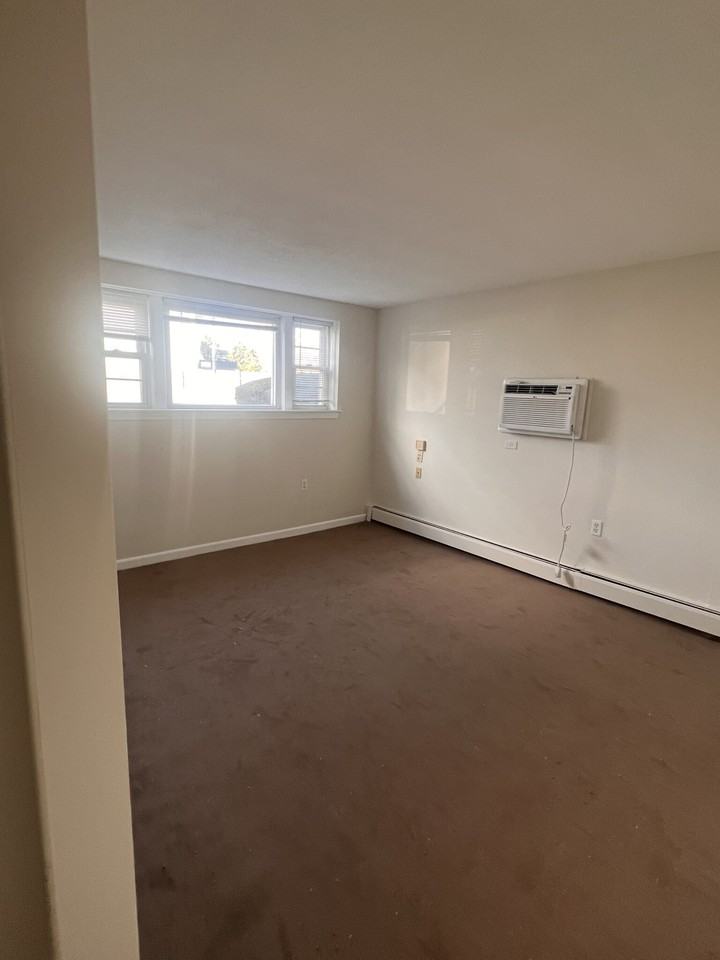 Gardner St #B12 - Photo 2 of 5