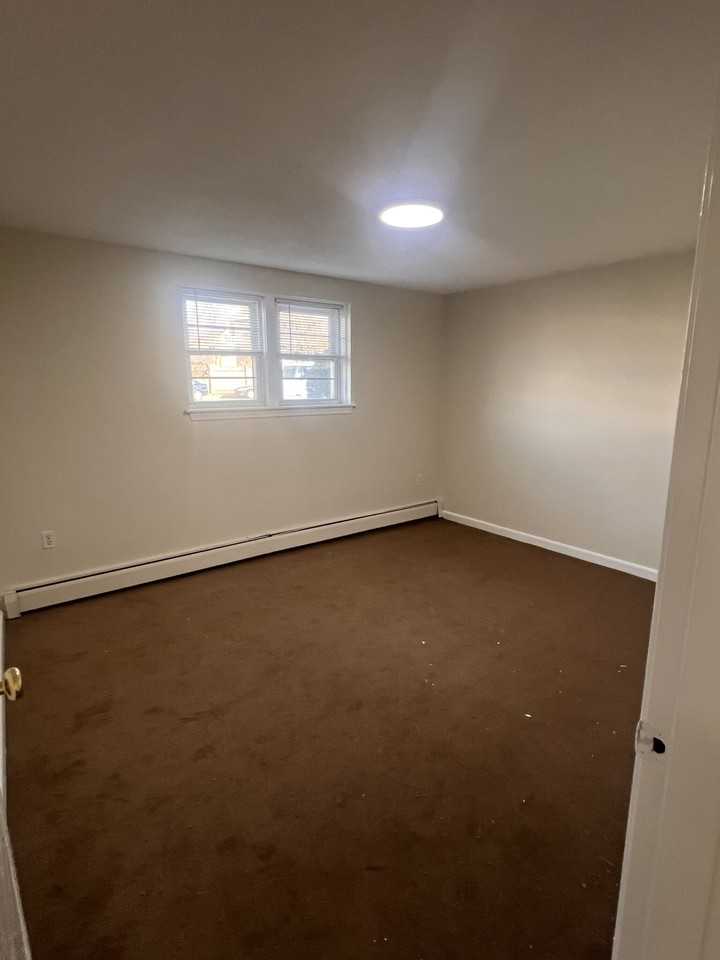 Gardner St #B12 - Photo 3 of 5