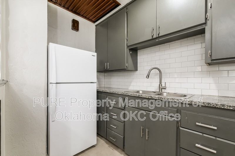 2143 Nw 29th St - Photo 2 of 11