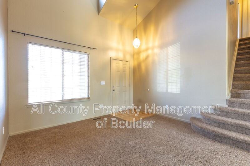 1647 Reliance Cir - Photo 4 of 25