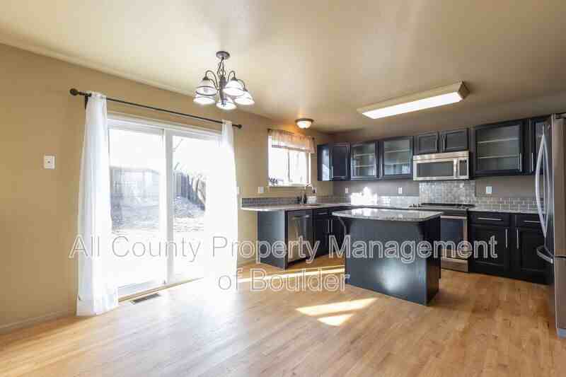 1647 Reliance Cir - Photo 5 of 25