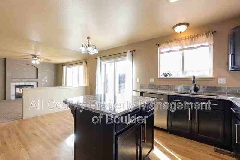 1647 Reliance Cir - Photo 7 of 25