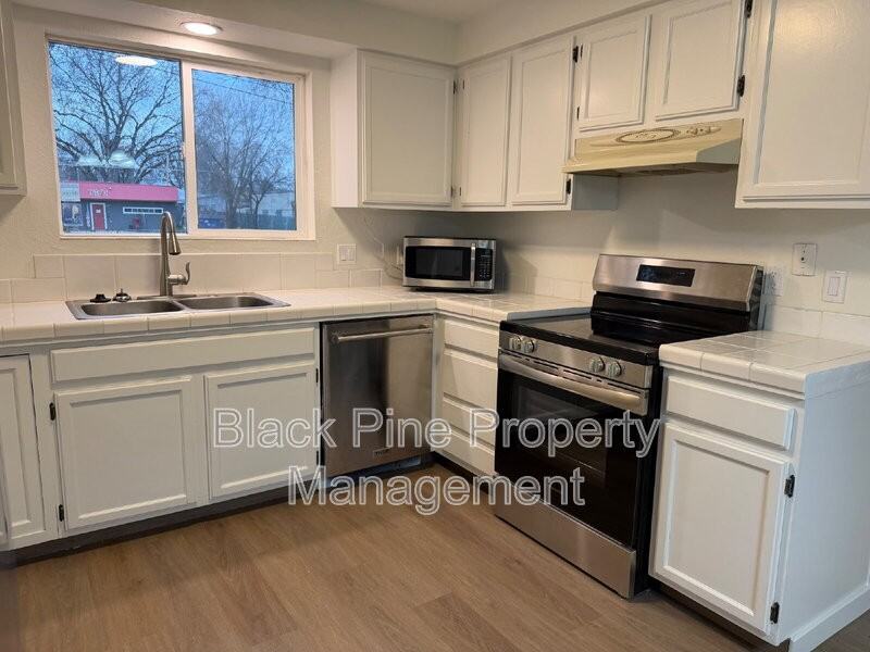 1937 S Owyhee St - Photo 7 of 23