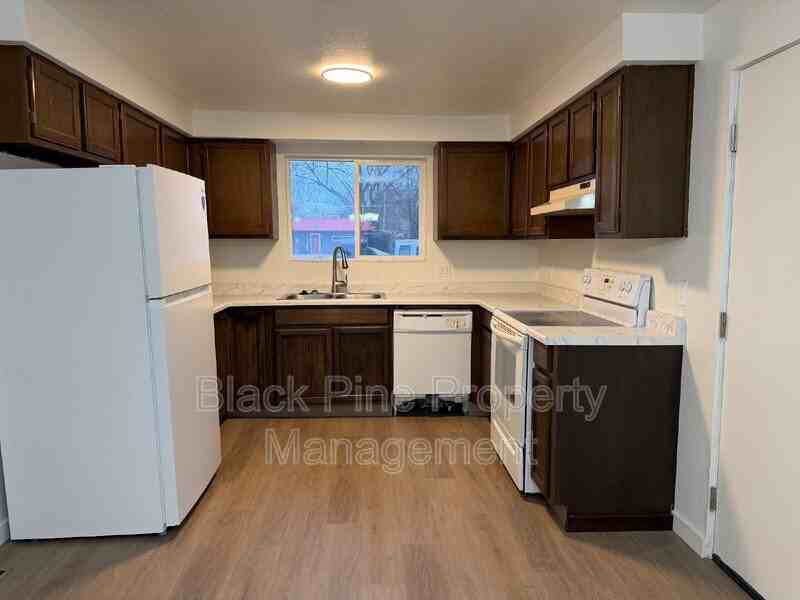 1939 S Owyhee St - Photo 4 of 19