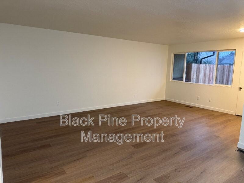 1939 S Owyhee St - Photo 7 of 19