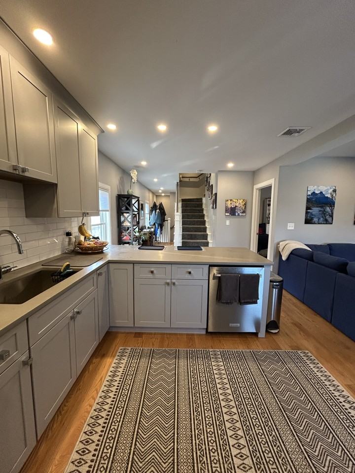 319 Washington St #3 - Photo 4 of 50