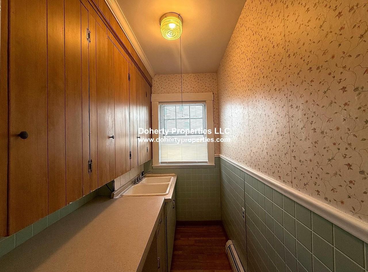 173 Princeton Blvd #1 - Photo 4 of 9