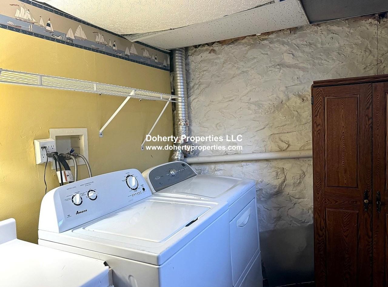 173 Princeton Blvd #1 - Photo 7 of 9