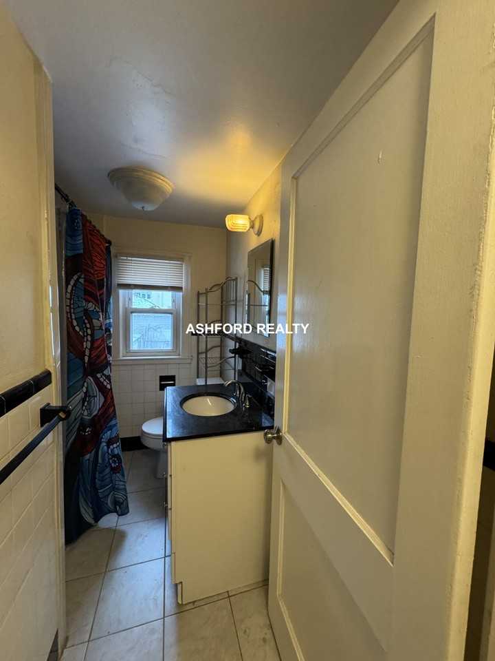 York St - Photo 4 of 9