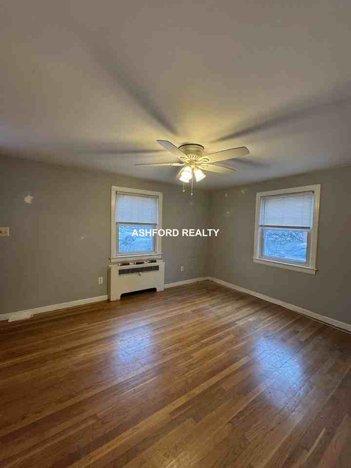 York St - Photo 5 of 9