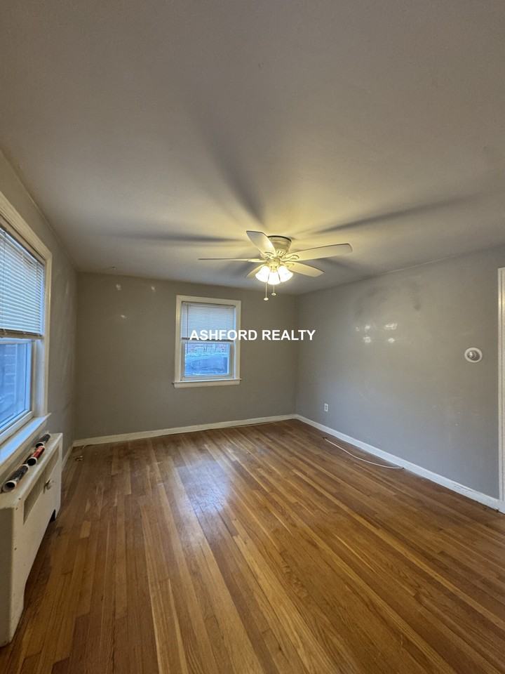 York St - Photo 7 of 9