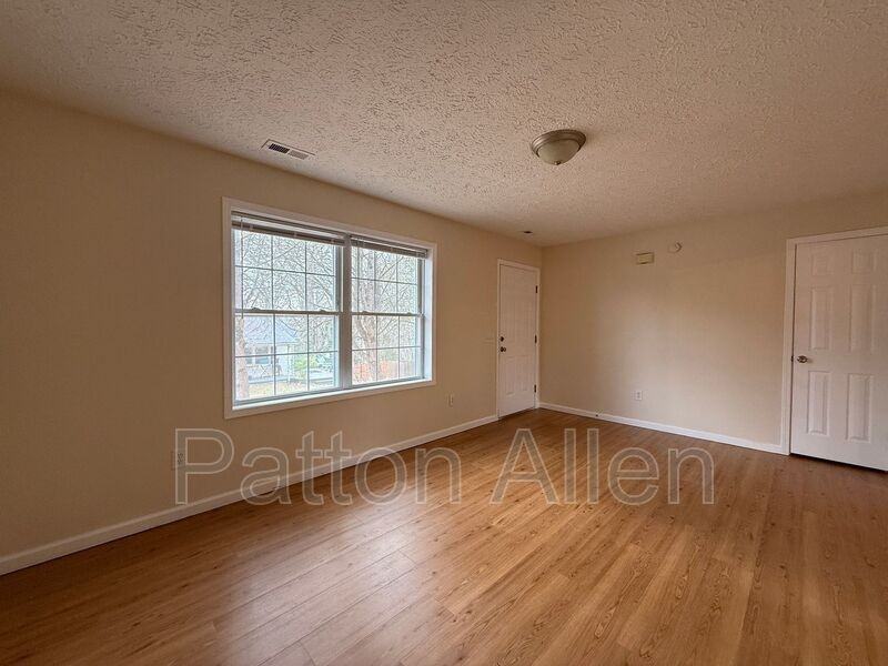 2 Jenny St - Photo 4 of 36