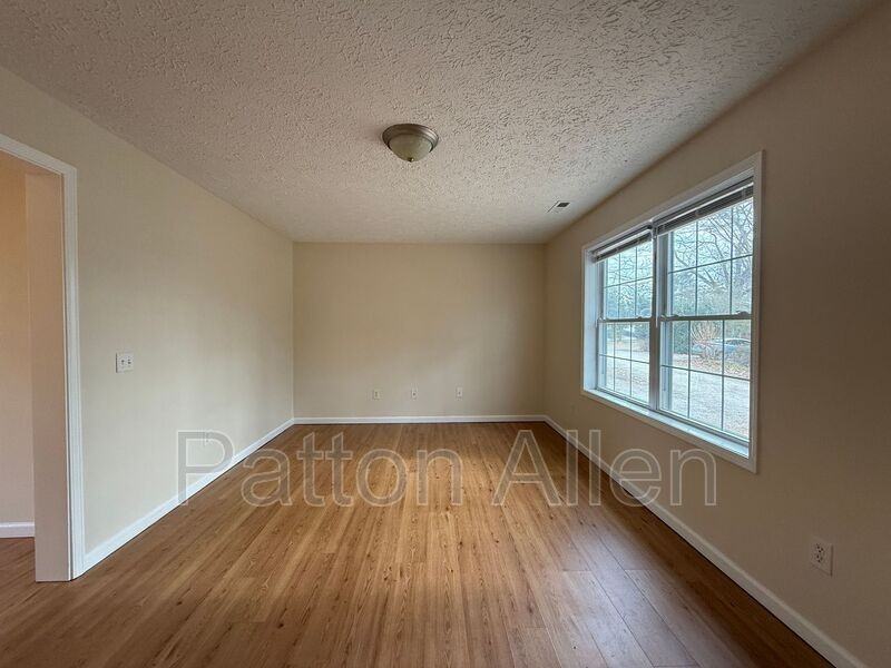 2 Jenny St - Photo 5 of 36