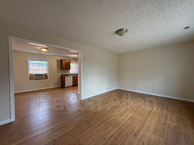 2 Jenny St - Photo 6 of 36