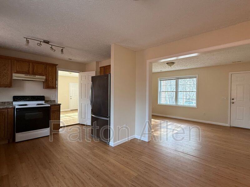 2 Jenny St - Photo 7 of 36